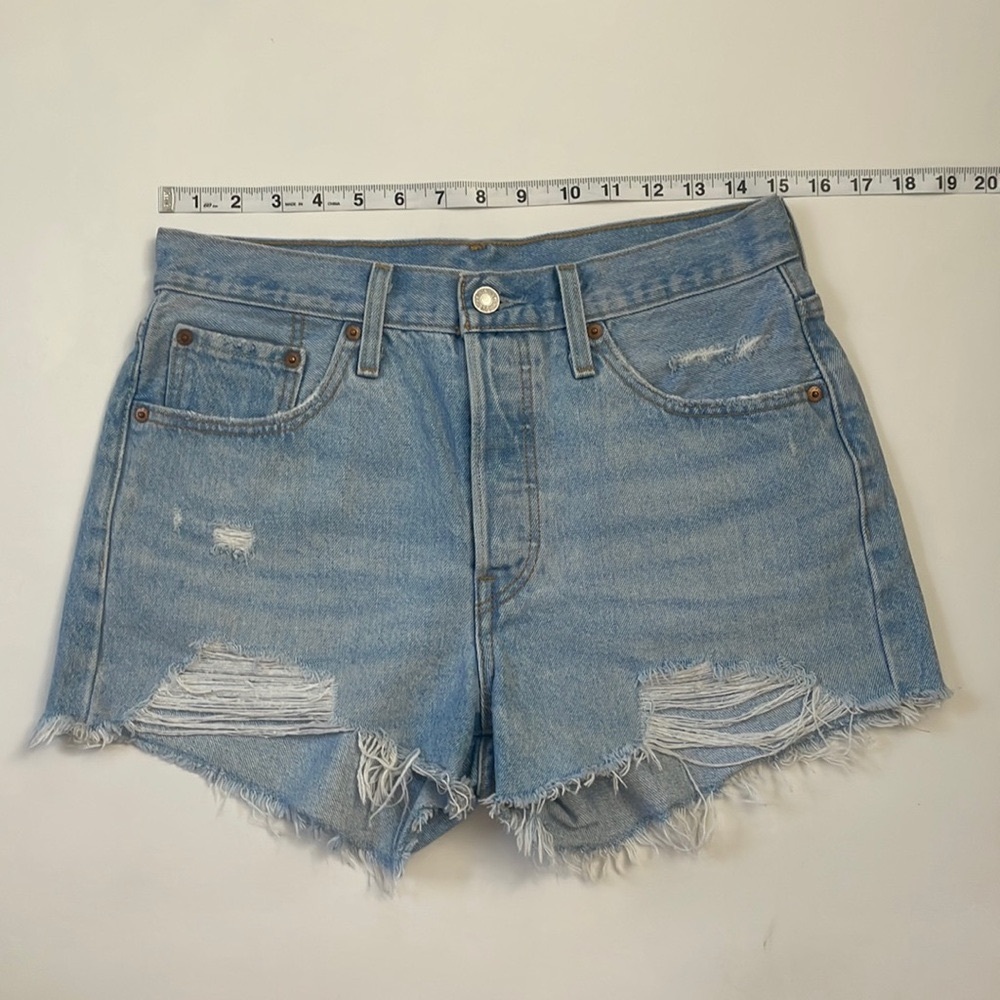 Levi's 501 shorts size 28 - Light Wash